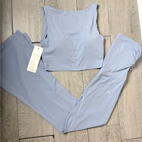 Alo Yoga Alosoft High-Waist Flare Legging+Crop Tank Set in Powder Blue Dove Gray - Picture 2 of 3
